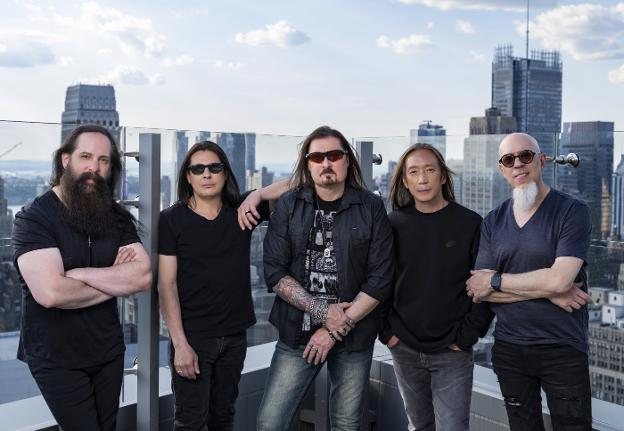 Miembros de la formación Dream Theater, en una imagen promocional. / LVA